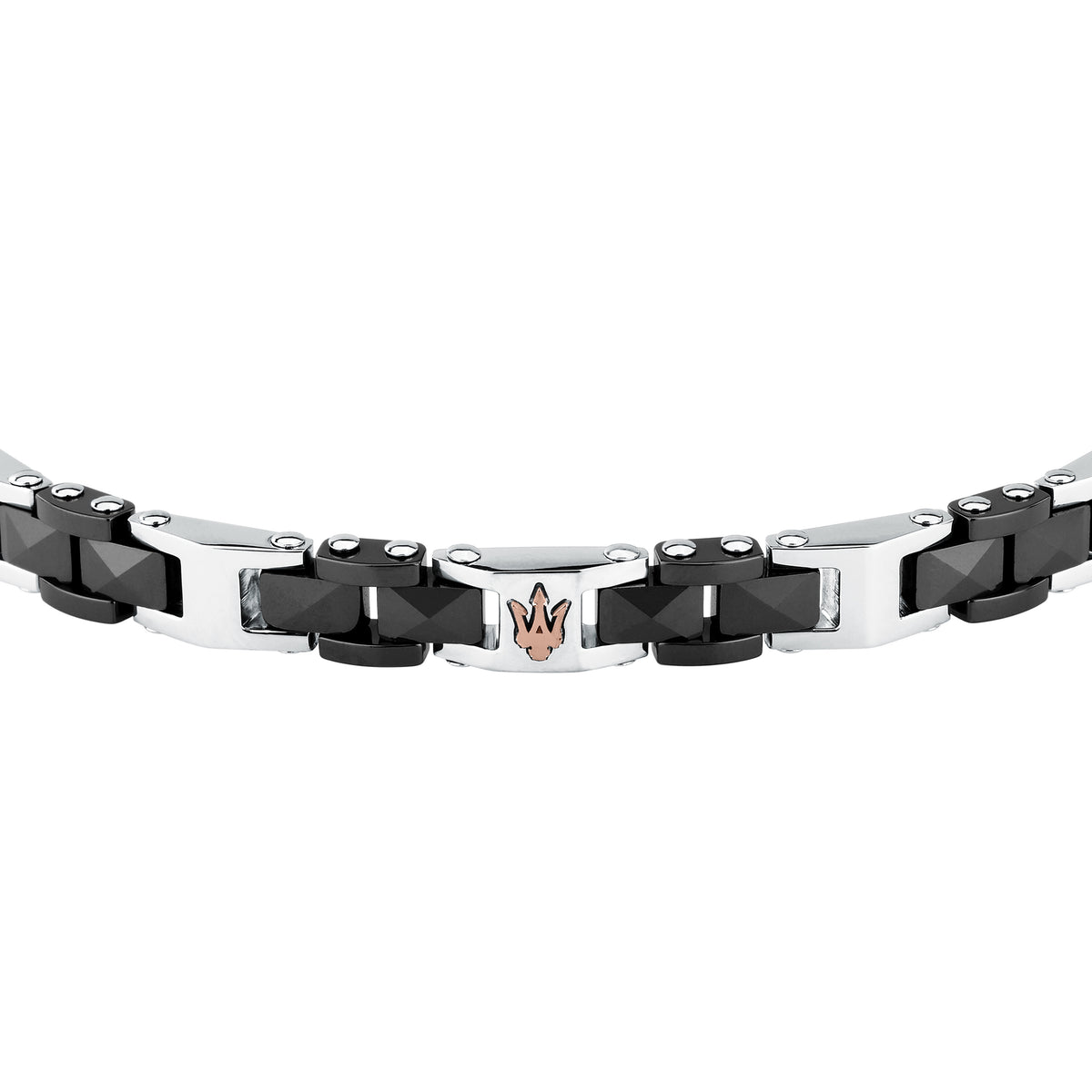 Dettaglio frontale della targhetta Tridente e delle maglie del bracciale Maserati Ceramic JM426ATZ98