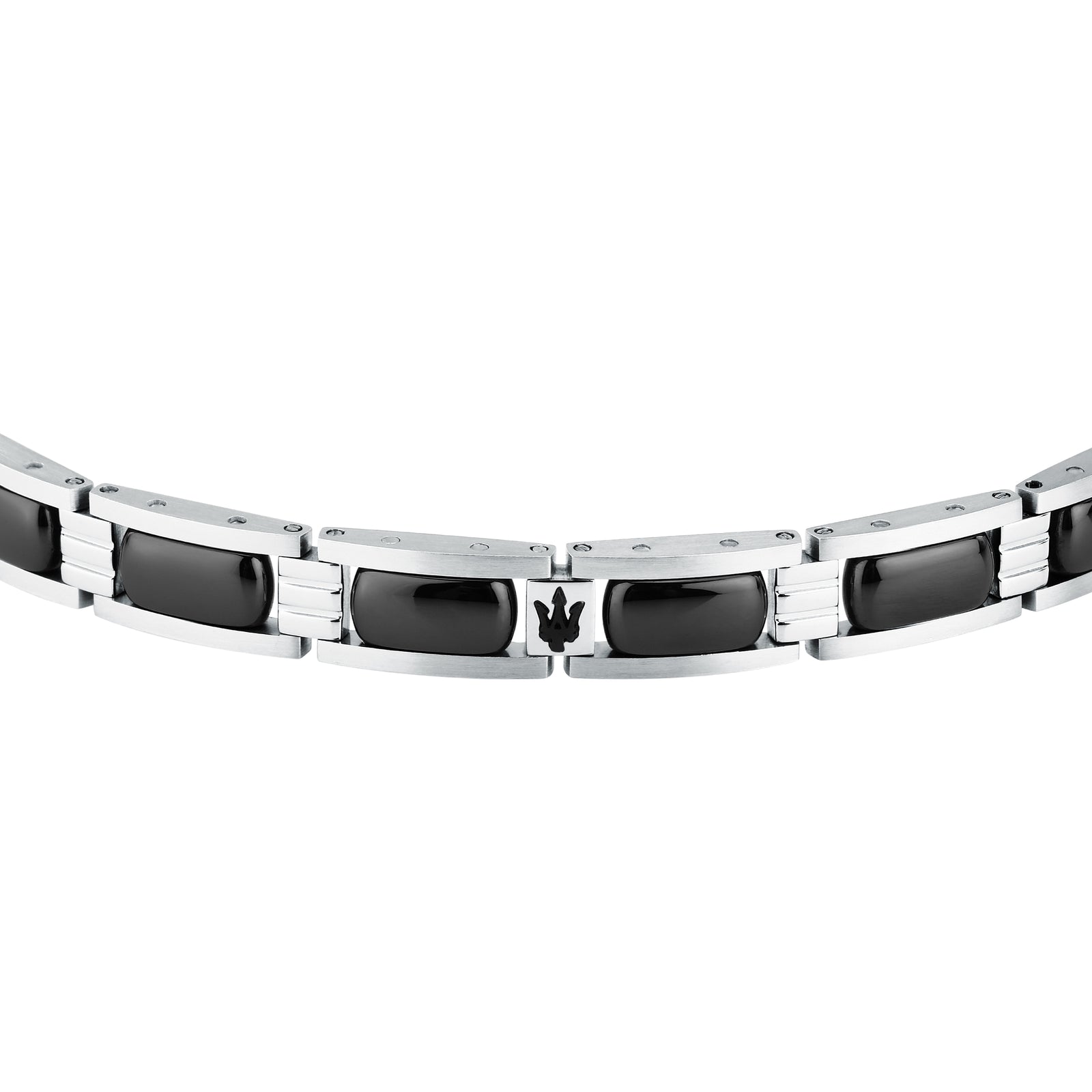 Bracciale Maserati JM426ATZ102: dettaglio della targhetta centrale con il Tridente e inserti neri