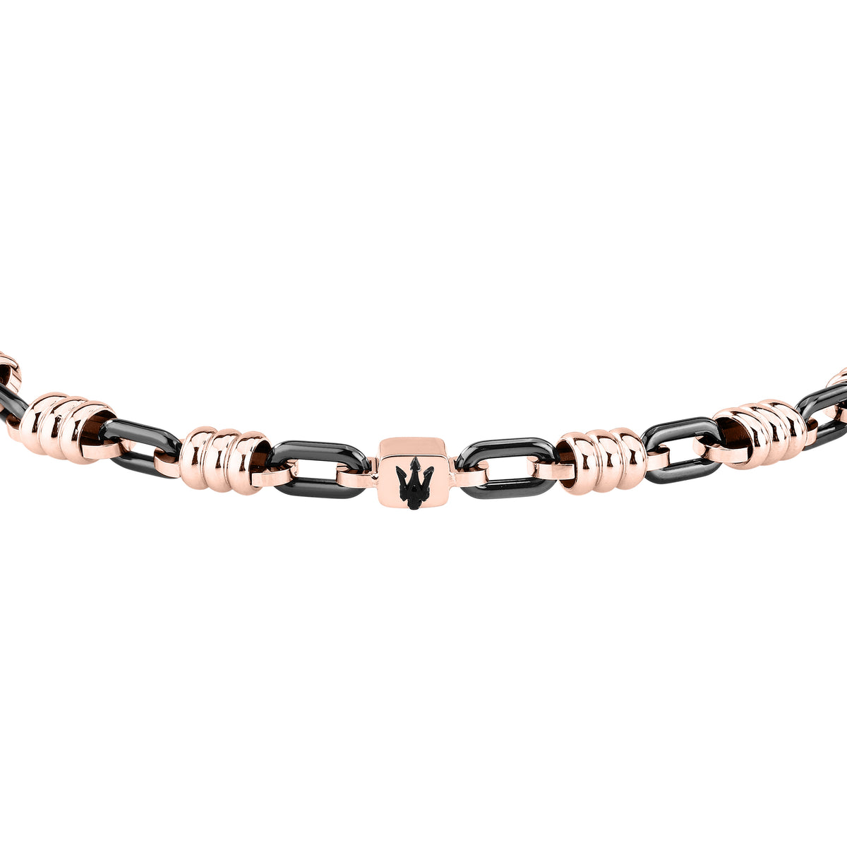 Dettaglio maglie e targhetta centrale del bracciale Maserati Ceramic JM426ATZ91