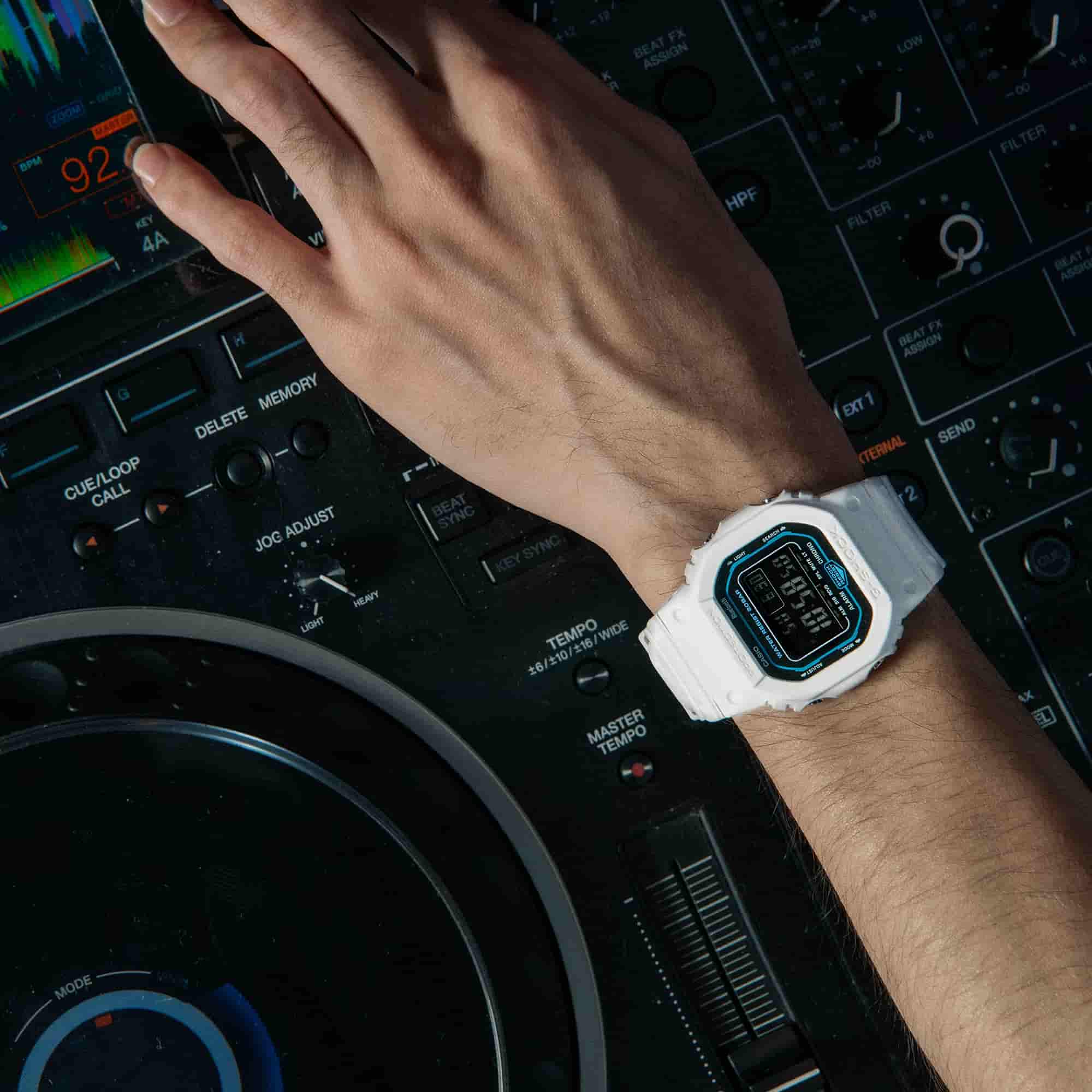 Orologio uomo Casio G-Shock cod. DW-B5600SF-7ER Orologio uomo Casio G-Shock cod. DW-B5600SF-7ER